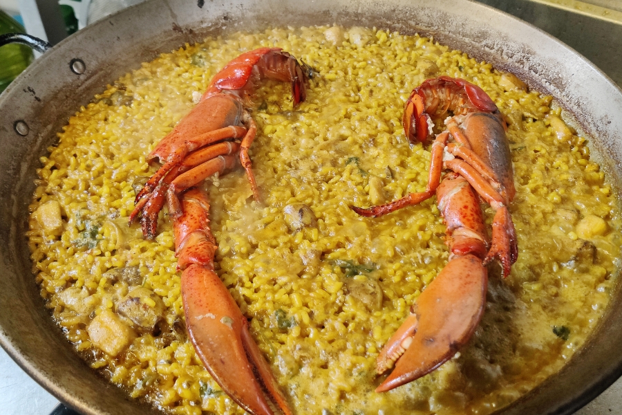 Dónde comer paella en Pinedo